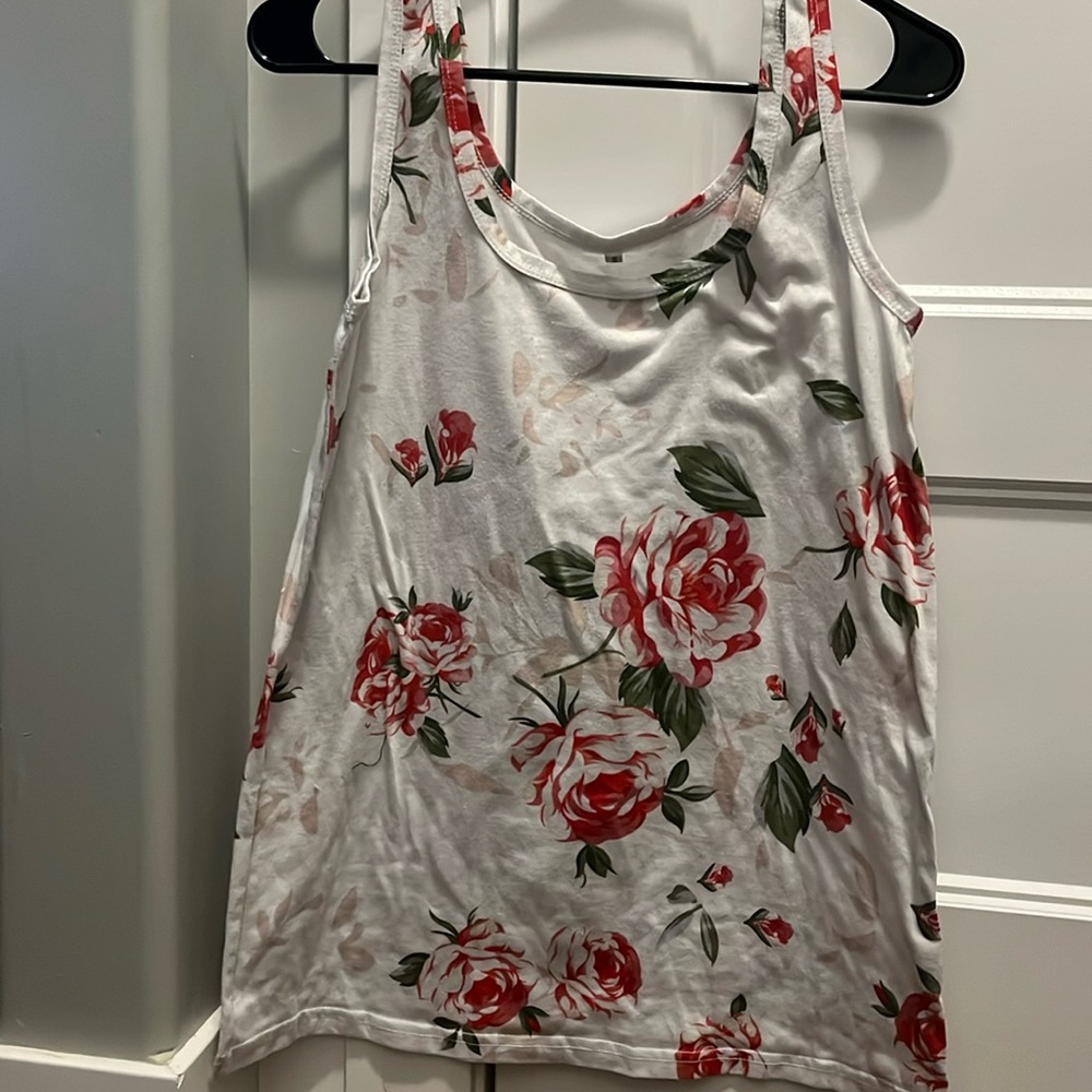 Floral tank top 🤑